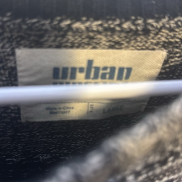 Urban Pipeline Black and White Size Large Women’s Sweater Aztec Winter Cozy - Picture 4 of 4